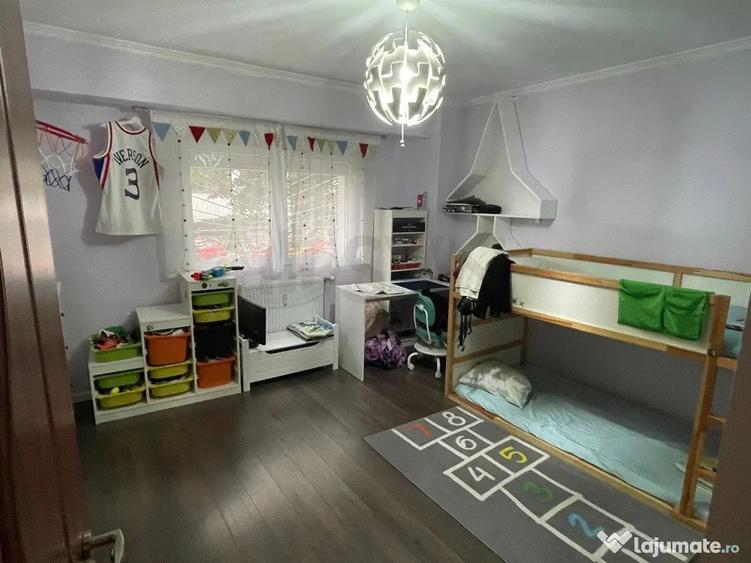 Apartament cu 3 camere decomandat în Aviației