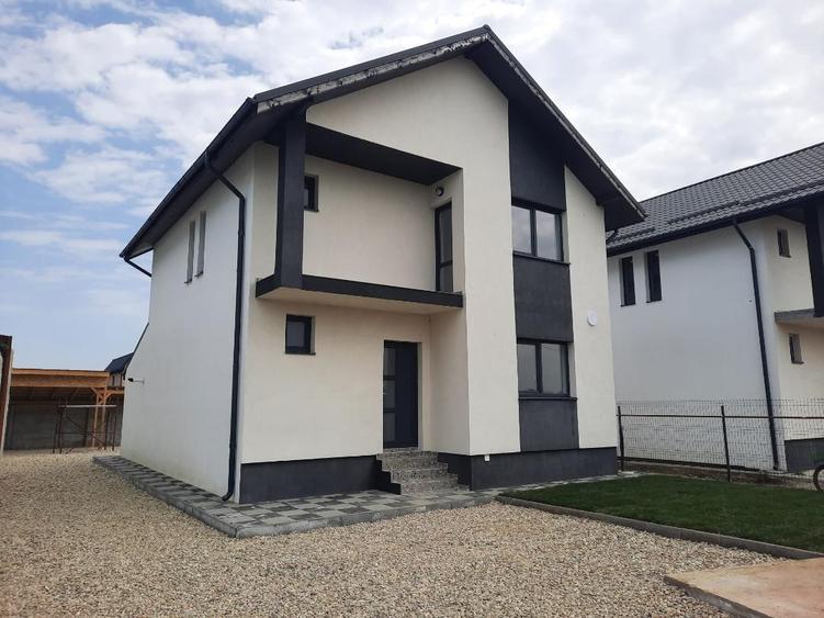 Casă individuală cu 5 camere cu Teren 440 Mp în Săbăreni