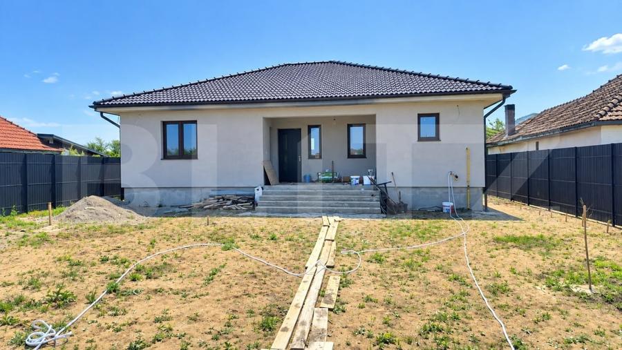 Casă individuală cu 3 camere cu Canalizare în Sud-Vest
