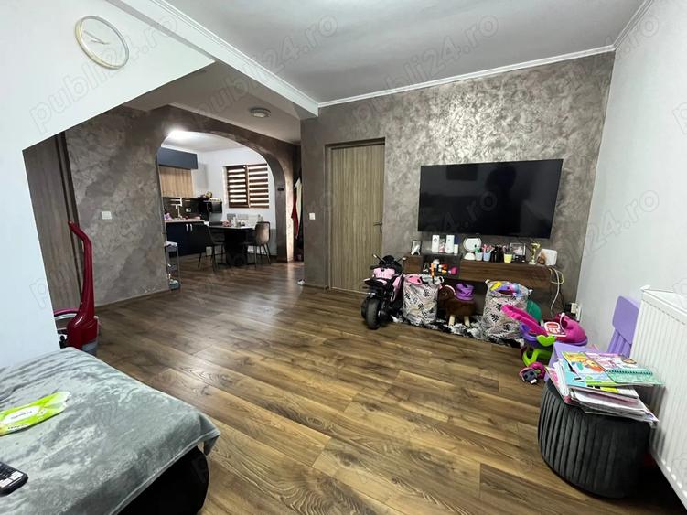 Casă cu 5 camere cu Teren 230 Mp în Central