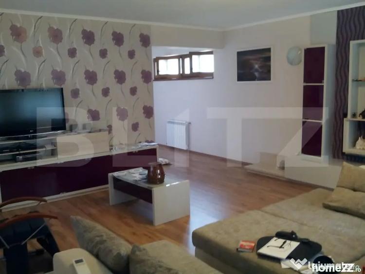 Casă cu 10 camere cu Teren 440 Mp în Central