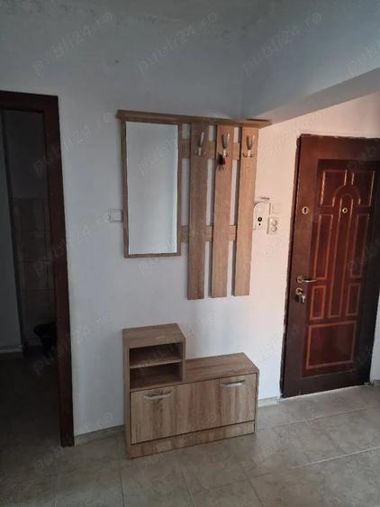 Apartament cu 3 camere semidecomandat în Exterior Vest