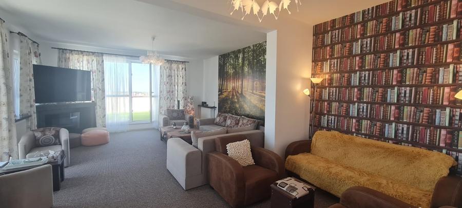 Penthouse cu 2 camere decomandat în Avantgarden