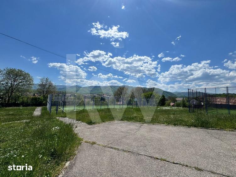 Casă cu 5 camere cu Teren 400 Mp în Central