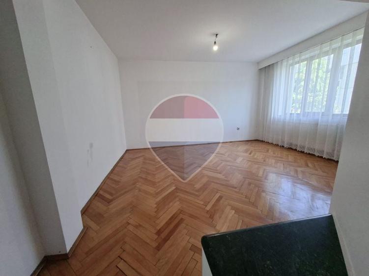 Apartament cu 4 camere decomandat în Ultracentral