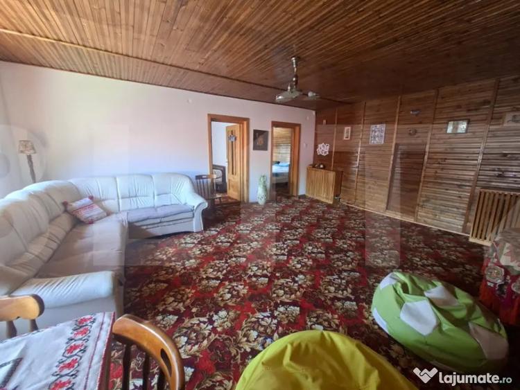 Casă cu 8 camere cu Teren 4500 Mp în Vâlcele