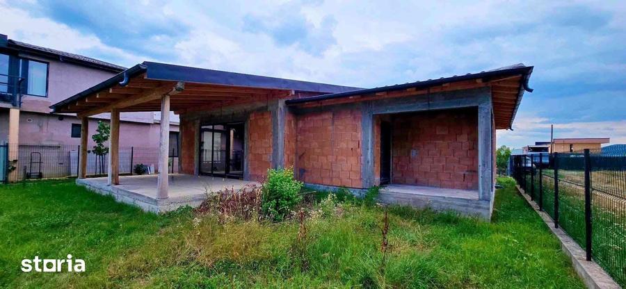 Casă cu 4 camere cu Teren 450 Mp în Racovița