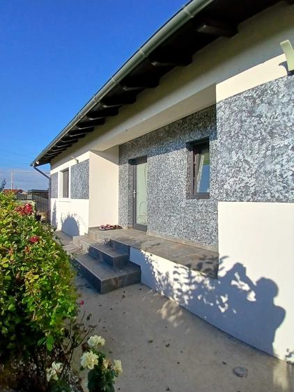 Casă cu 4 camere decomandat în Exterior Vest