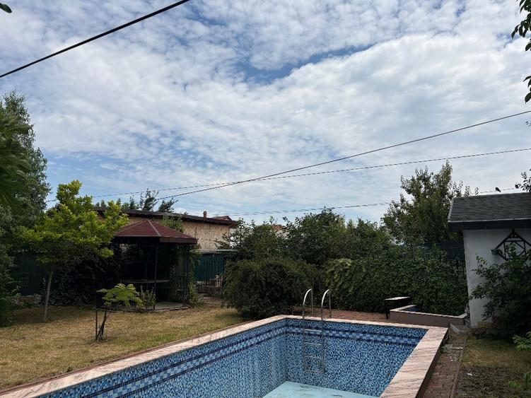 Casă individuală cu 5 camere cu Canalizare în Obor