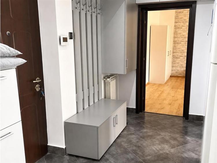 Apartament cu 2 camere decomandat, mobilat în Decebal
