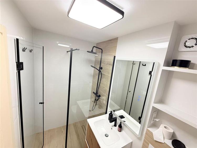 Apartament cu 4 camere decomandat în Ultracentral