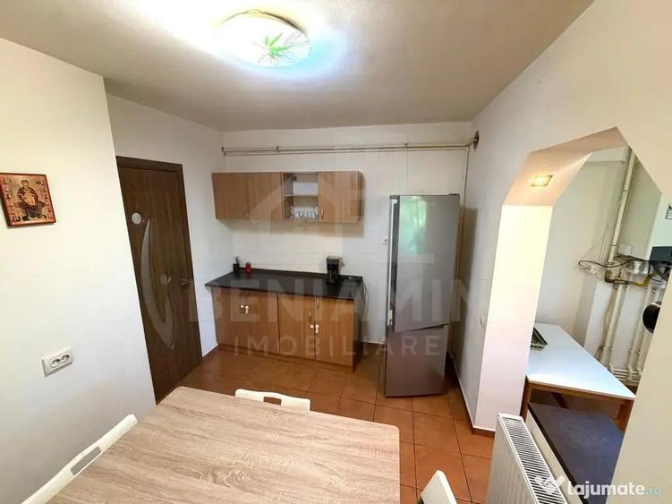 Apartament cu 3 camere decomandat în Rovine