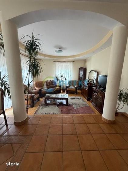 Casă cu 10 camere cu Teren 465 Mp în Ultracentral
