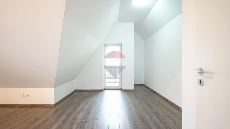 Apartament cu 4 camere decomandat, mobilat în Florilor