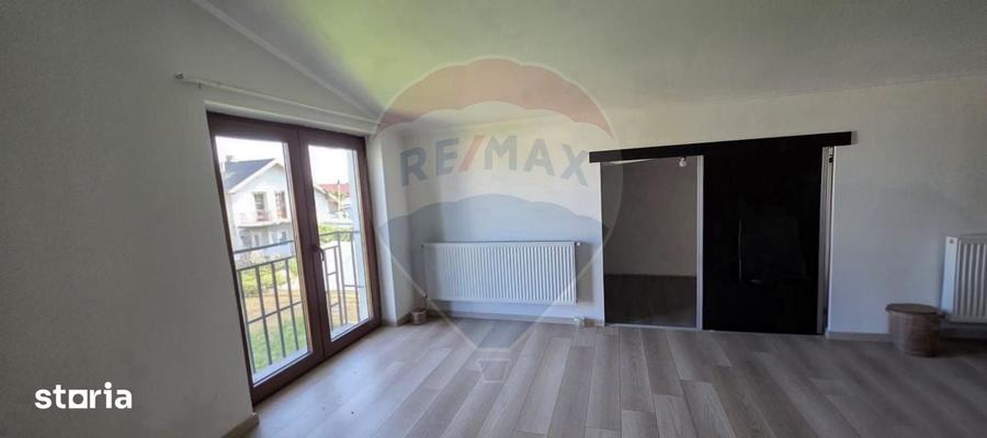 Casă cu 5 camere cu Teren 1192 Mp în Crevedia