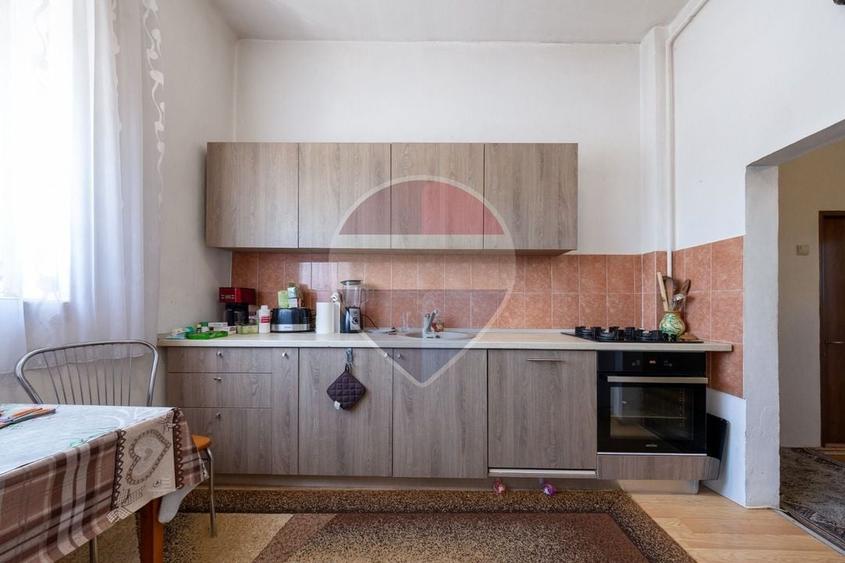 Casă individuală cu 6 camere cu Teren 1048 Mp în Satulung