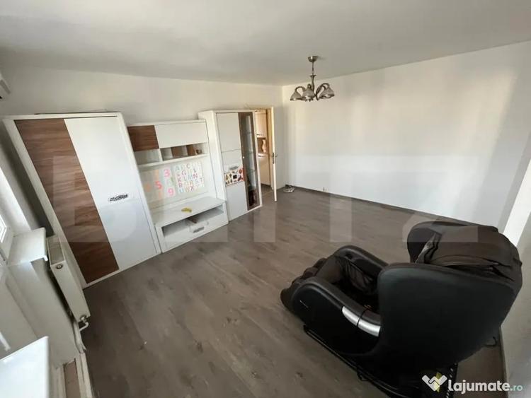 Apartament cu 2 camere semidecomandat, mobilat în Micro 11