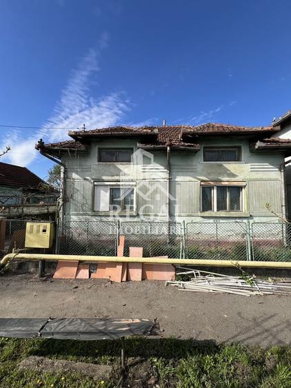 Casă individuală cu 4 camere cu Canalizare în Central