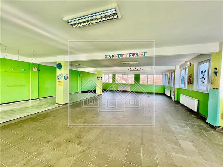 Spațiu comercial, de 420 mp, în Terezian