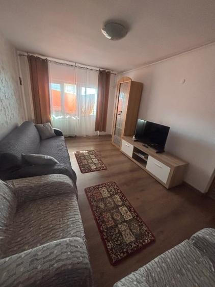 Apartament cu 2 camere decomandat în Trocadero
