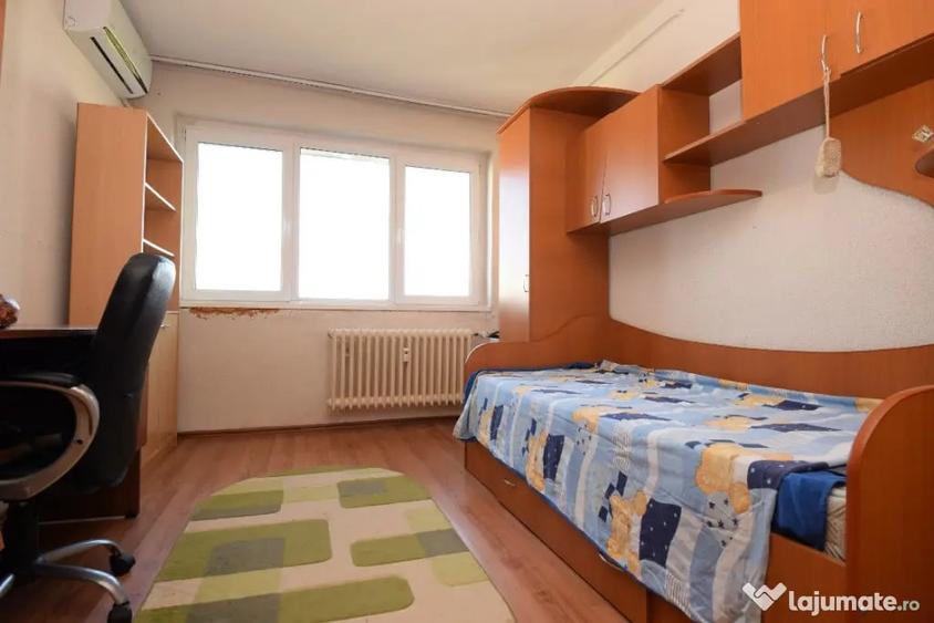 Apartament cu 3 camere decomandat în Dristor