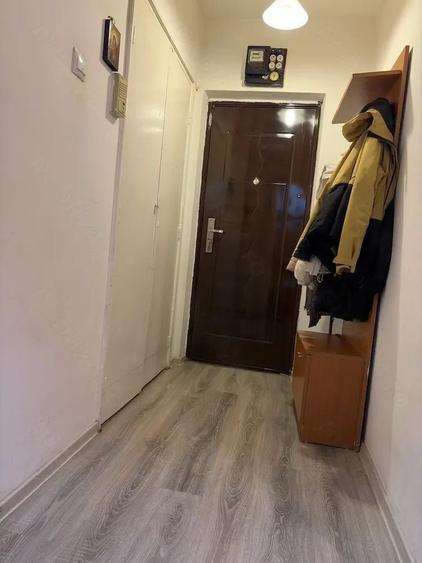 Apartament cu 3 camere decomandat, mobilat în Tineretului