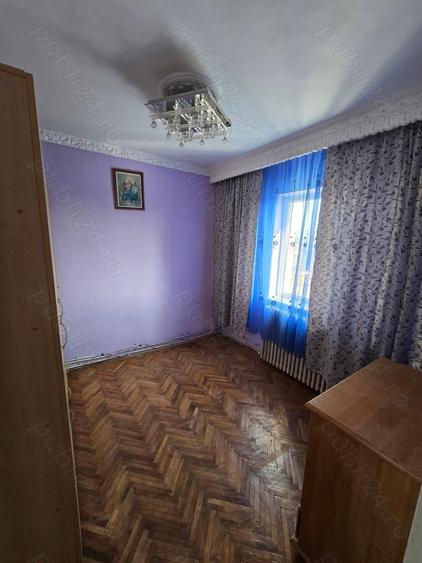 Apartament cu 3 camere semidecomandat în Central