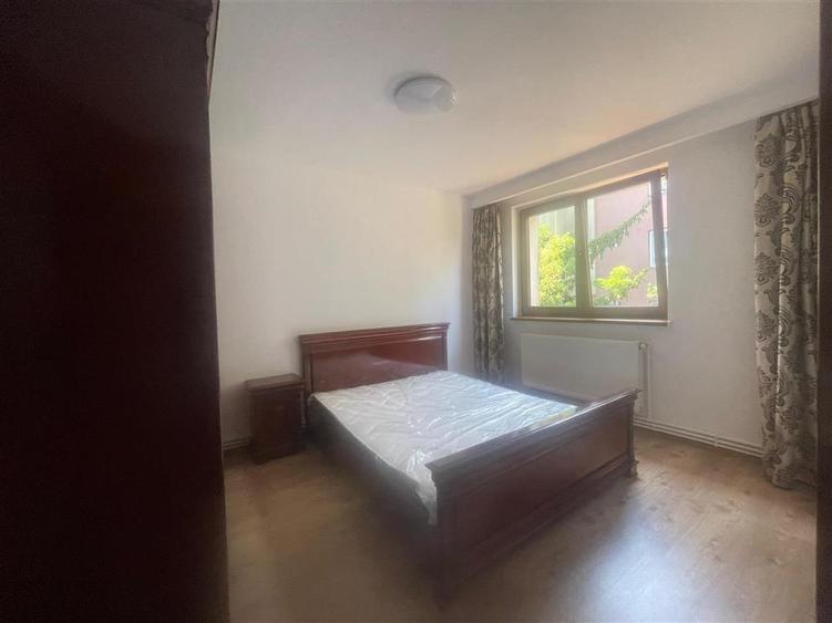 Apartament cu 3 camere semidecomandat în Ultracentral