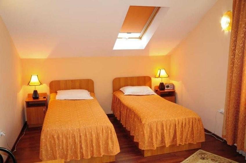 Casă cu 4 camere în Exterior Vest