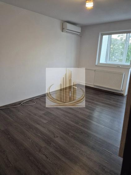 Garsonieră decomandată în Girocului