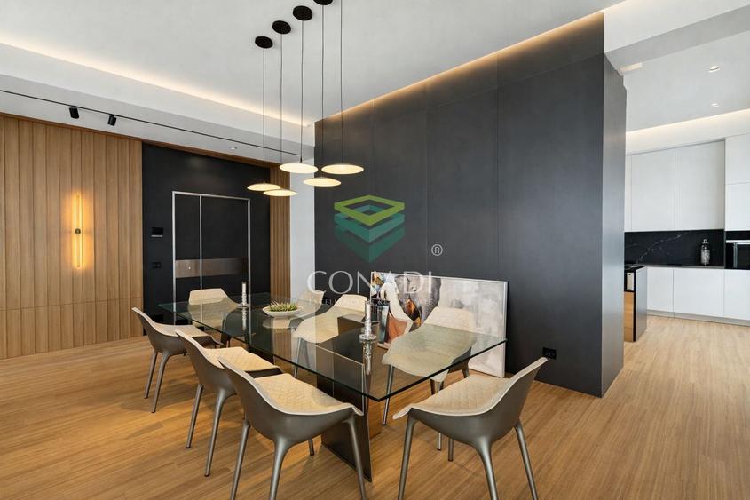 Apartament cu 5 camere semidecomandat în Băneasa