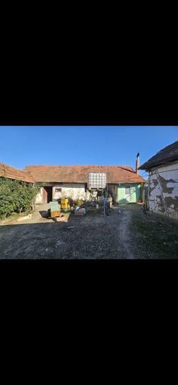 Casă cu 4 camere în Honorici