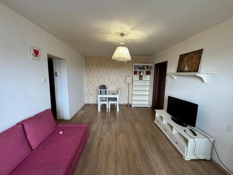 Apartament cu 3 camere semidecomandat, mobilat în Rahova
