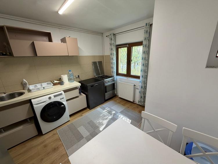 Apartament cu 2 camere decomandat, mobilat în Drumul Sării