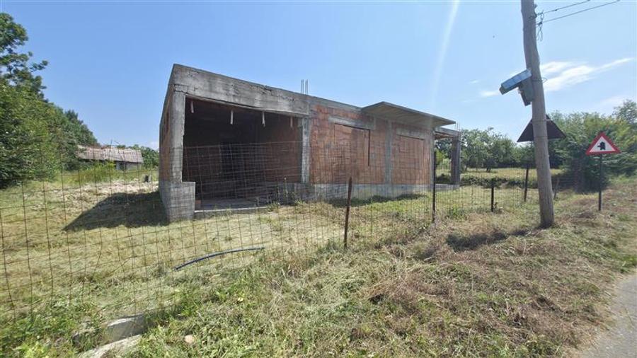Casă individuală cu 3 camere cu Teren 5314 Mp în Răchitova