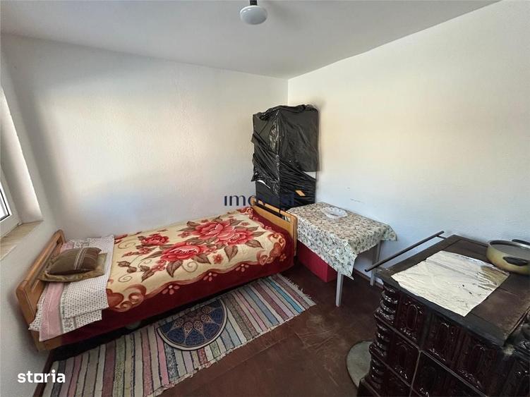 Casă cu 4 camere cu Teren 1875 Mp în Central