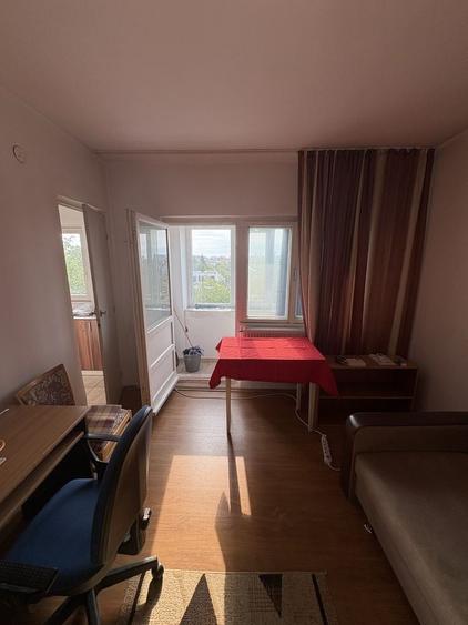 Apartament semidecomandat în Girocului