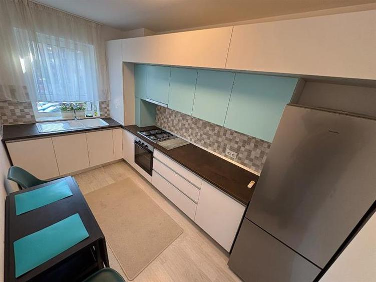 Apartament cu 3 camere decomandat, mobilat în Avantgarden