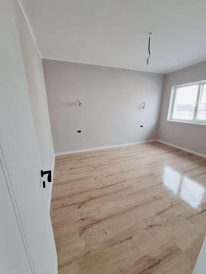 Duplex cu 4 camere cu Canalizare în Moșnița Veche