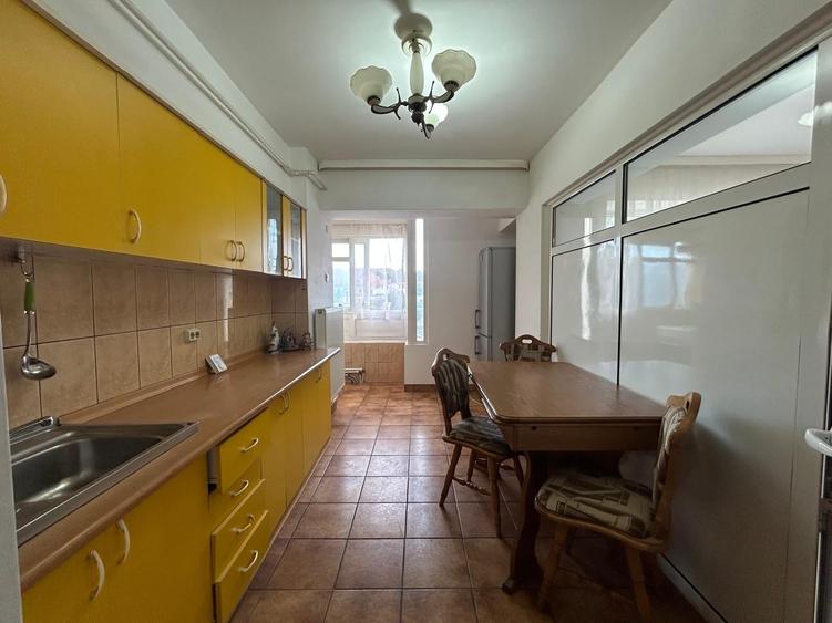 Apartament cu 3 camere în Ultracentral