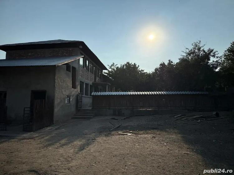 Casă cu 6 camere cu Teren 2160 Mp în Baciu