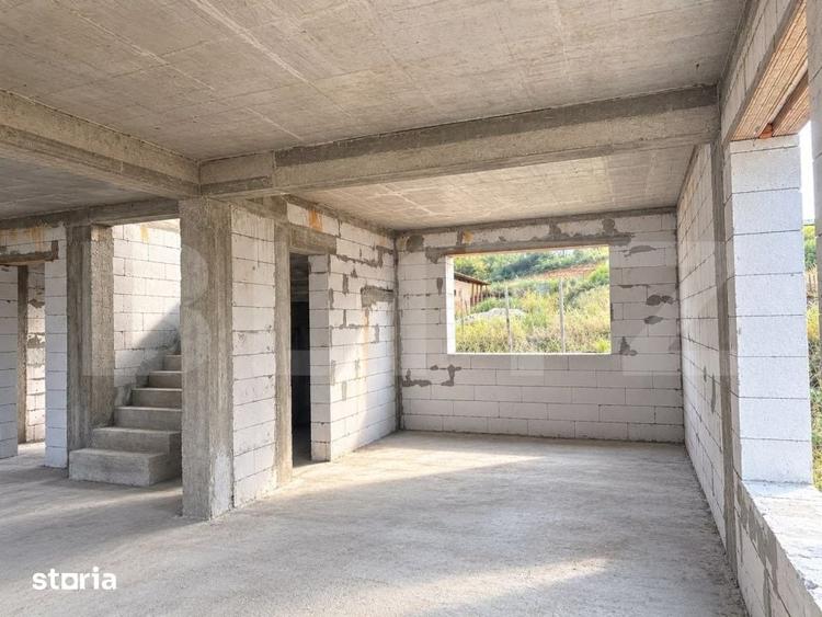 Casă cu 5 camere cu Teren 600 Mp în Vețel
