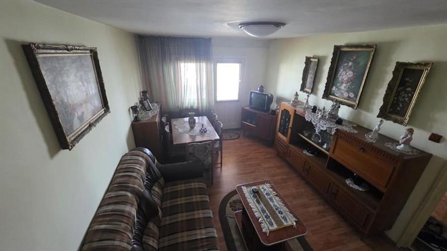 Apartament cu 3 camere decomandat, mobilat în Brazda lui Novac
