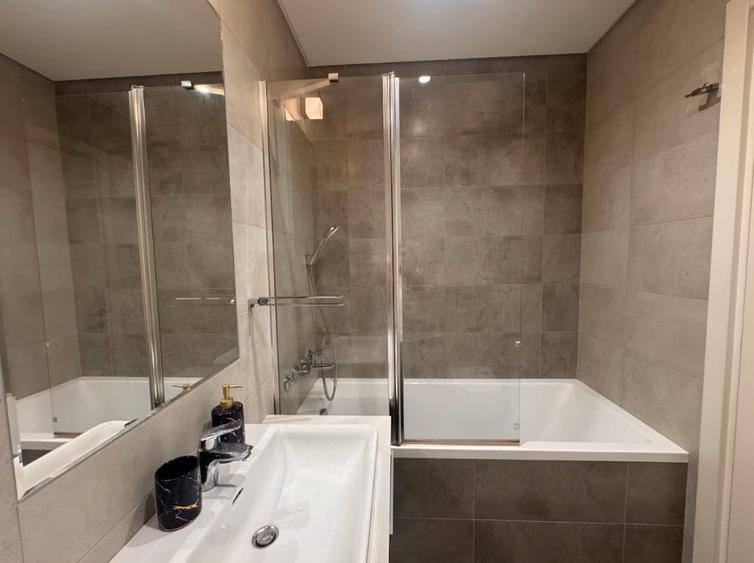 Apartament cu 3 camere decomandat în Drumul Taberei