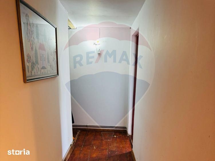 Casă cu 6 camere cu Teren 3548 Mp în Sănduleni
