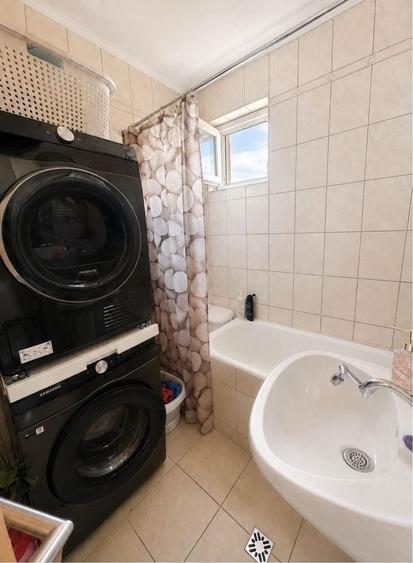 Apartament cu 3 camere decomandat în Est