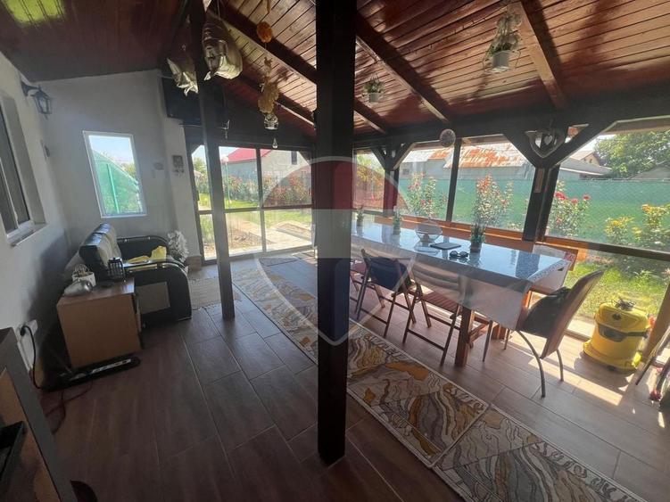 Casă cu 2 camere cu Teren 6943 Mp în Gologanu