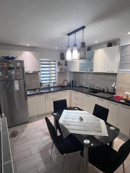 Apartament cu 3 camere decomandat în UMT