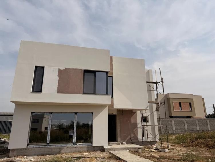 Casă individuală cu 4 camere cu Canalizare în Cârcea