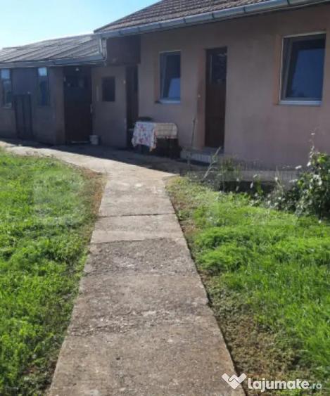 Casă cu 4 camere cu Teren 1900 Mp în Periferie